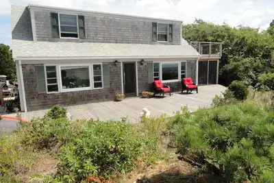 Image de Maison familiale sur une plage privée sur la baie de Cape Cod