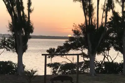 Image de Retraite Bayfront 2br / 2ba! Regardez le lever du soleil sur l'eau avec vue sur la baie et Wifi gratuit