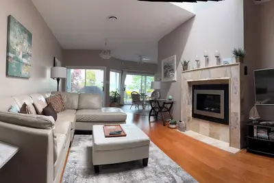 Image de Vue d'un million de dollars depuis un condo de luxe au bord de l'océan!
