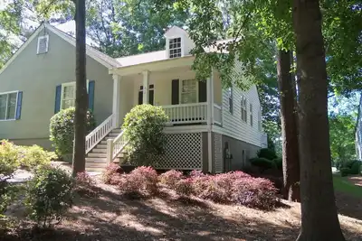 Image de Cottage De Golf Sur La Gamme De Conduite Des Grands Eaux