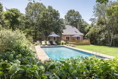 Image de Gemme cachée: maison ensoleillée et isolée, à pied de la ville et de la gare d'East Hampton