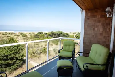 Image de Sur la plage! 3 très grands lits, téléviseurs 5 Hd, Wi-Fi, maison de ville de luxe, Rockaway Oasis!