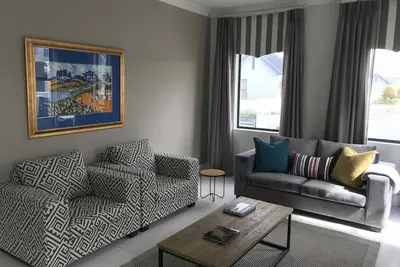 Image de Maison entièrement meublée de 3 chambres à louer à Sitari Country Estate