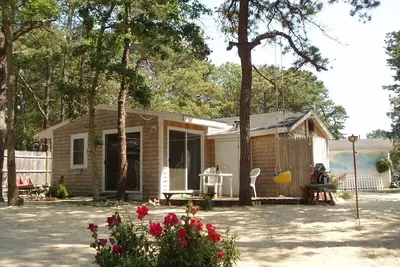 Image de Pour toute la famille Location w / piscine chauffée, 1 mile à l'océan, 2br w cuisine / grill