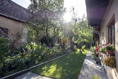 Image de Vieux village, nature intacte, paysages magnifiques, air pur, église fortifiée