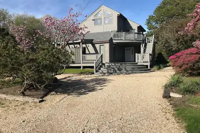 Image de Promenade de 3 minutes jusqu'à la plage privée dans les collines exclusives de Hither; Vues sur l'océan; Moderne