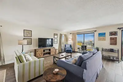 Image de Activites Journalieres Gratuites! ! Wifi Gratuit! ! ! OCÉANBLOC! ! ! Profitez de vacances amusantes dans le confort de ce condo 2 Ba et 2 Ba mis à jour.