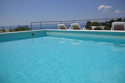 Image de Charmante maison avec piscine chauffée surdimensionnée