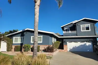 Image de Executive Home Rental à San Luis Obispo pour des séjours de longue durée, entièrement meublé