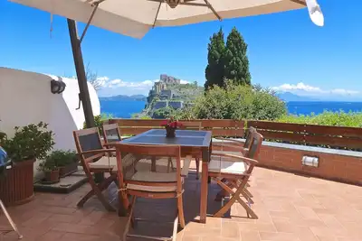 Image de Un appartement de luxe avec une vue imprenable sur la mer