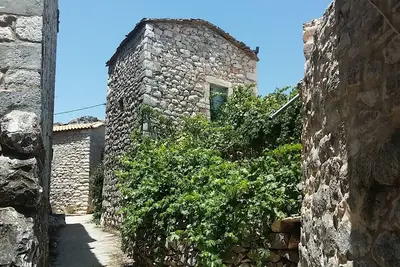 Ancienne tour-maison dans la péninsule de Mani