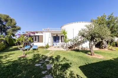 Image de Belle maison de vacances privée avec Wifi, bain à remous, climatisation, Tv, patio et parking