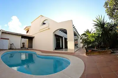 Image de Villa avec piscine privée à proximité de la plage Ville