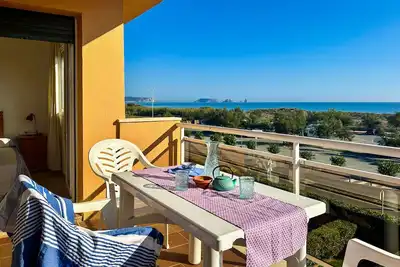 Appartement à 50 mètres de la plage-6 personnes. Deux terrasses. Bassin. Parquing.