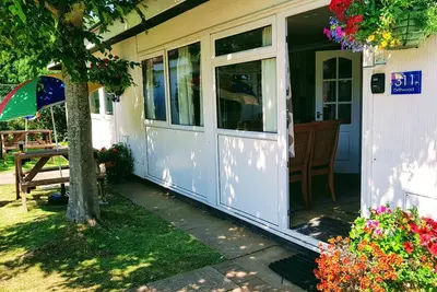 Image de Bois flotté, chalet de 2 chambres sur le parc de vacances 4 * Welcome, Dawlish Warren