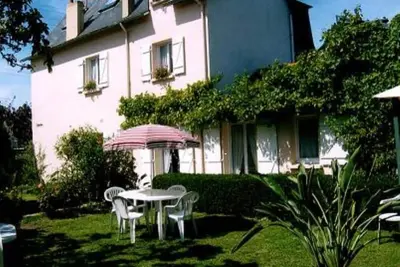 Image de appartement en rez de  chaussée(accès direct au jardin). A 300m de la gde plage
