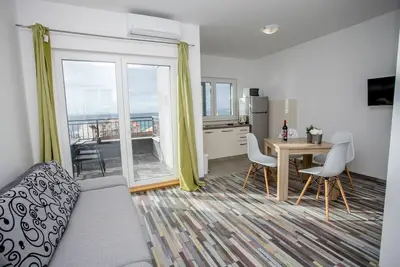 Image de Appartement d'une chambre avec la terrasse et la vue sur le mer Sumpetar, Omis (A-14941-b)