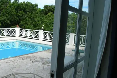 Image de Villa avec piscine, terrasse projeté surplombant les Caraïbes.