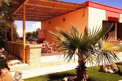 Image de Casa Romina: Une maison indépendante caractéristique et accueillante dans le style caractéristique de la campagne des Pouilles.