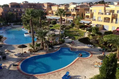 Image de Luxueux appartement 5 étoiles dans les jardins primés de Limnaria