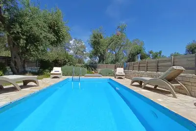 Image de Charmante maison typique avec piscine privée dans un jardin d'oliviers