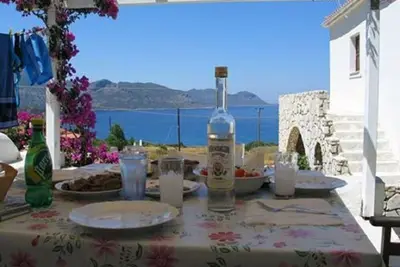 Image de Maison grecque de style cycladique avec vue sur la mer Égée Ama00000000049