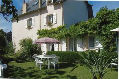 Image de Appartement en rez de chaussée spacieux avec jardin clos exposé plein sud