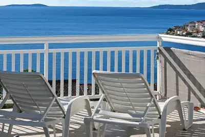 Image de Tia 1 with one bedroom and sea view, in Okrug Gornji