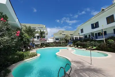 Image de Magnifique penthouse avec vue sur la mer, balcon et piscine
