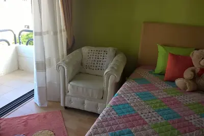 Image de Chambre confortable avec balcon à Celas