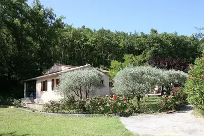 Image de Cottage les verveines de Vaison, au calme avec une vue panoramique.