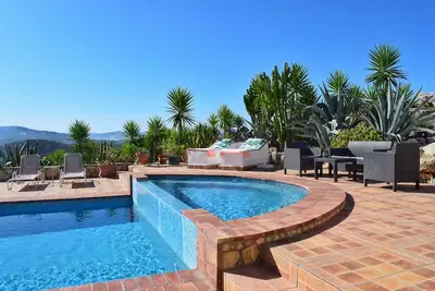 Image de Casa Dali Avec Votre Propre Piscine PRIVÉE & Zone Patio.