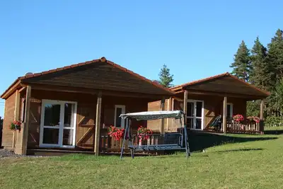 Image de Chalets 4\/5 maxi places, bord de lac situation exceptionnelle, pleine nature