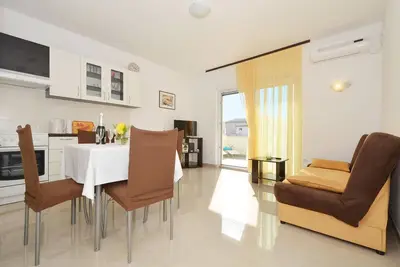 Image de Stipe 2 avec une chambre, Ă seulement 100m de la plage de Trogir