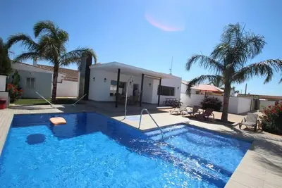 Image de Maison de vacances moderne avec piscine privée, pour 4-5 pers. , Endroit calme, Wifi, air conditionné et vélos
