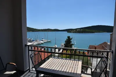 Villa Pina-Top **** Appartement en bord de mer à Tisno \/ Dalmatie