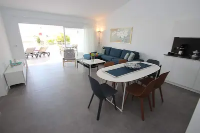 Image de Appartement moderne, emplacement central, Ă 350 m de la plage, piscine communautaire