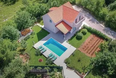 Villa Radosevic near Split, heated pool