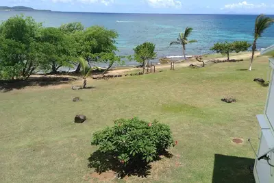 F2 situé face à la mer. . . Vos vacances Les Pieds dans l'eau