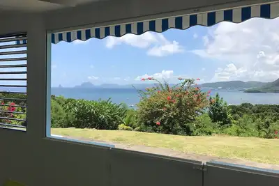 Image de F3 de standing, certifié 4 étoiles, rez de jardin, vue exceptionnelle sur mer.