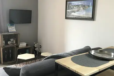 Image de ! Studio en Rez de jardin a 50 mètres de la mer, avec un extérieur! \"Les Mouettes\"