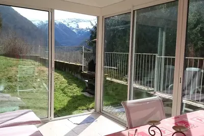 Image de Maison de montagne avec vue imprenable sur les sommets.