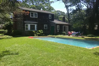 Image de Maison coloniale familiale avec piscine!