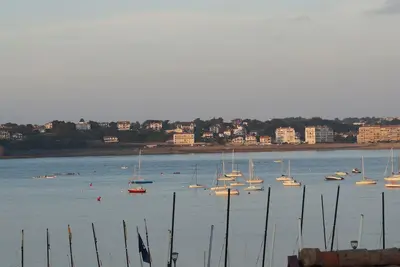 Image de Appartement sur mer accès direct à la plage jardin terrasse balcon privatifs.