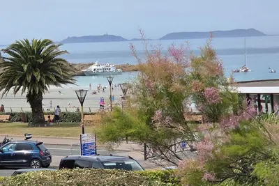 Image de Maison vue sur mer Ă Perros Guirec, plage de Trestraou proche Ploumanach