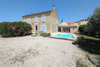 Image de Location Mas en pierre avec piscine et pool house Ă Vacqueyras 6 personnes