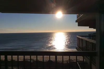 Image de Oceanfront et vue sur la baie (récemment rénové)