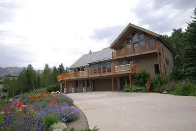Image de Mtn de luxe. Accueil w \/ Hot Tub! Vues! Aile des enfants! Cuisine gastronomique!