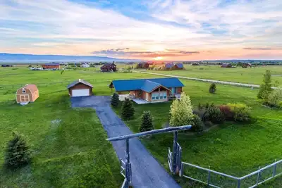Image de Offres de dernière minute-Saddlehorn Cabin - Belle vue sur la montagne \/ à proximité du golf \/ pêche \/ randonnée, etc.