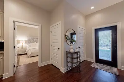 Image de The Broadmoor - Un condo de concepteur à Bryan au Texas